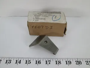 New NOS Angle Bracket Assembly 432887 Aviation Part NSN 2840-00-737-8961